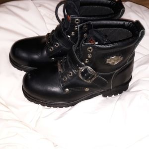 Steel toe boots